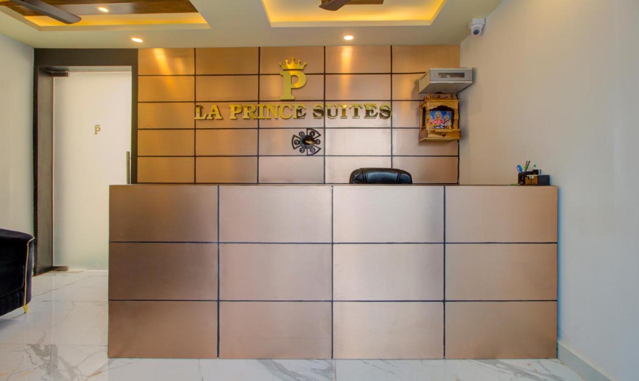 Treebo Code Red Hotel Morjim Exterior photo